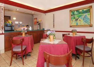 Howard Johnson Inn Nicholasville/Lexington Экстерьер фото